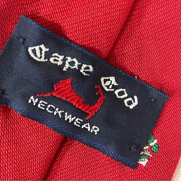 Cape cod surfing Santa tie - Picture 3 of 3